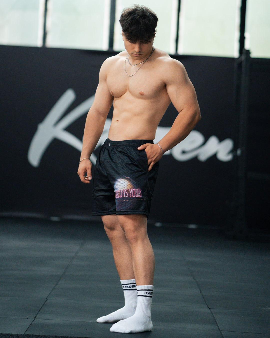 LEG-DAY SHORTS - THE WORLD IS YOURS