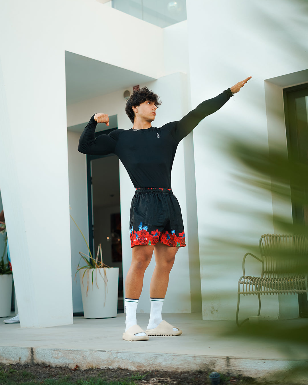 Leg-Day Shorts - Black Roses