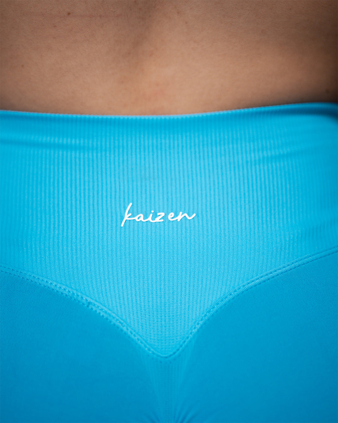 SEAMLESS V-WAIST SHORTS