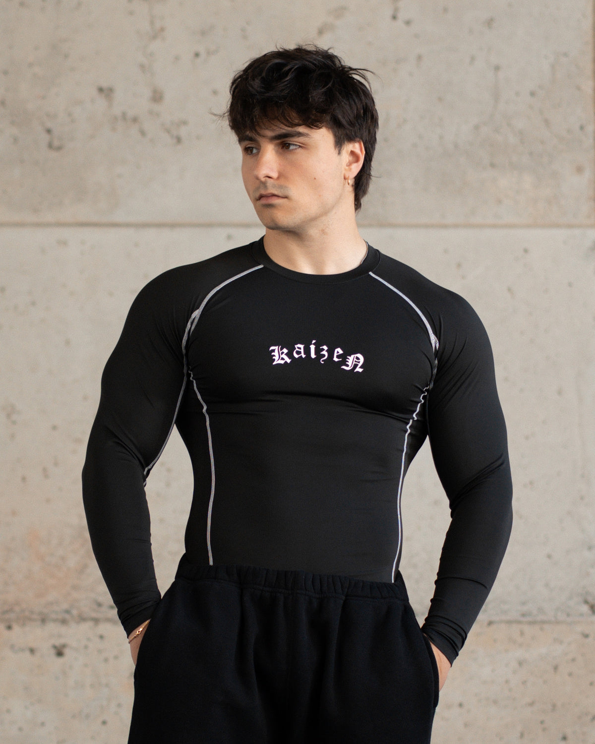 LONGSLEEVE COMPRESSION T-SHIRT - CONTRAST STITCH / BLACK