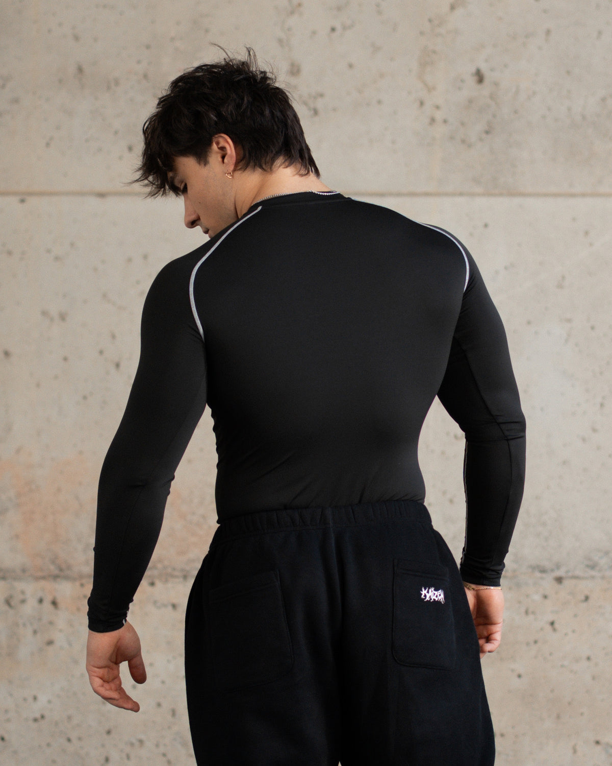 LONGSLEEVE COMPRESSION T-SHIRT - CONTRAST STITCH / BLACK