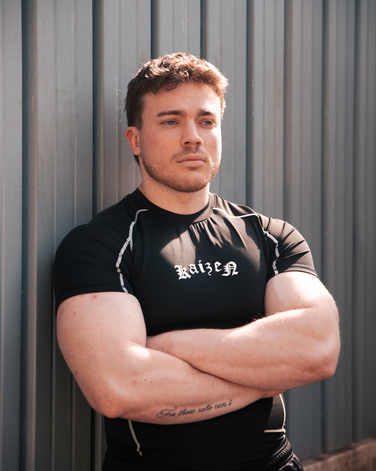 SHORTSLEEVE COMPRESSION T-SHIRT - CONTRAST STITCH / BLACK