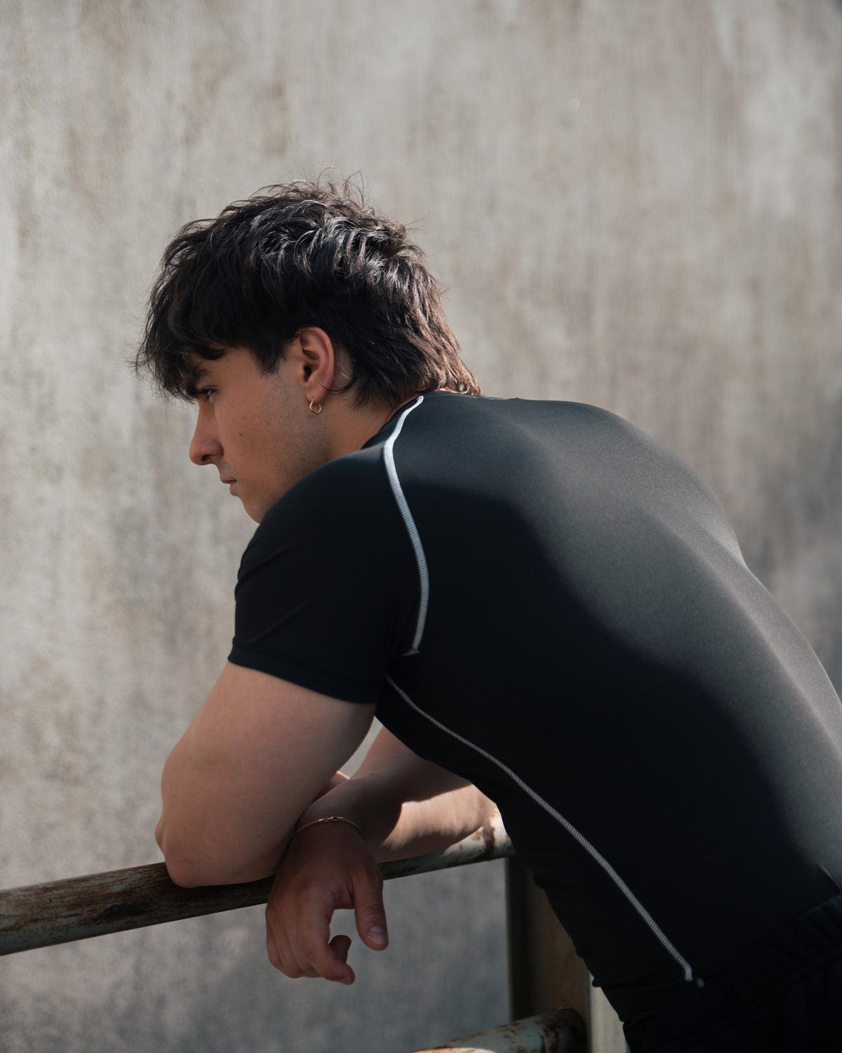 SHORTSLEEVE COMPRESSION T-SHIRT - CONTRAST STITCH / BLACK
