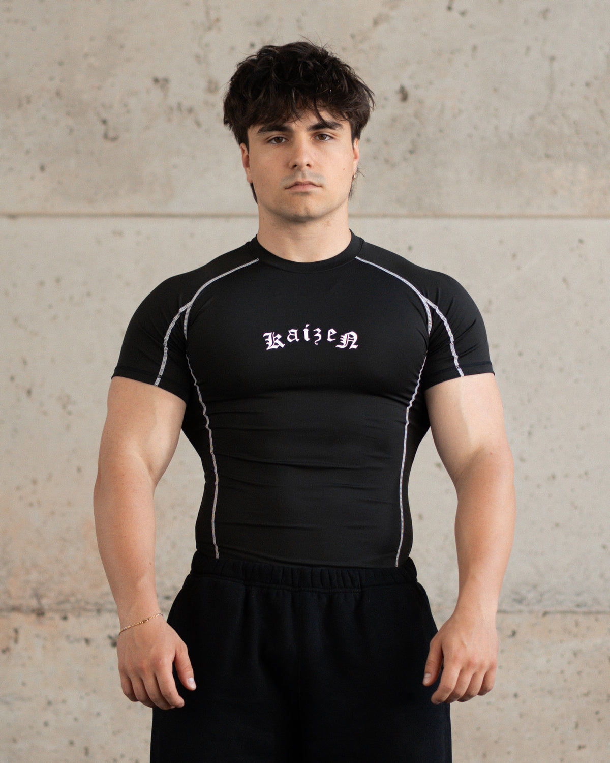SHORTSLEEVE COMPRESSION T-SHIRT - CONTRAST STITCH / BLACK