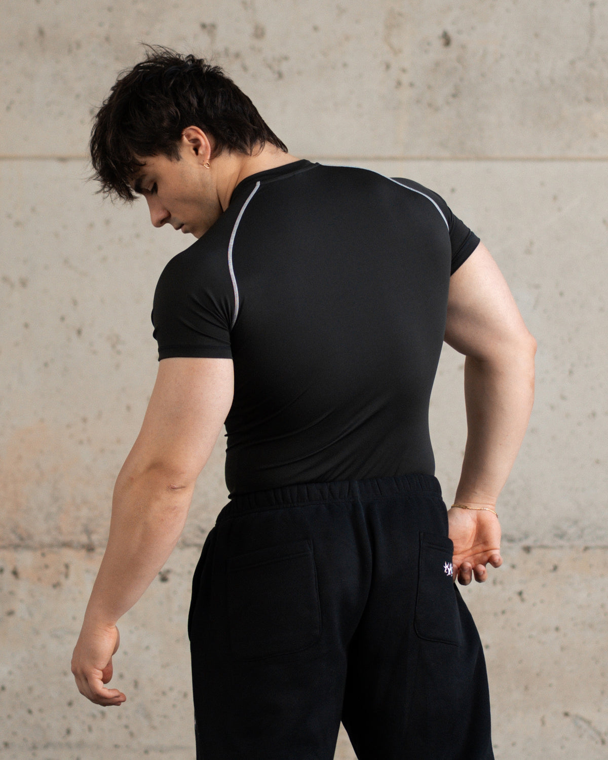SHORTSLEEVE COMPRESSION T-SHIRT - CONTRAST STITCH / BLACK