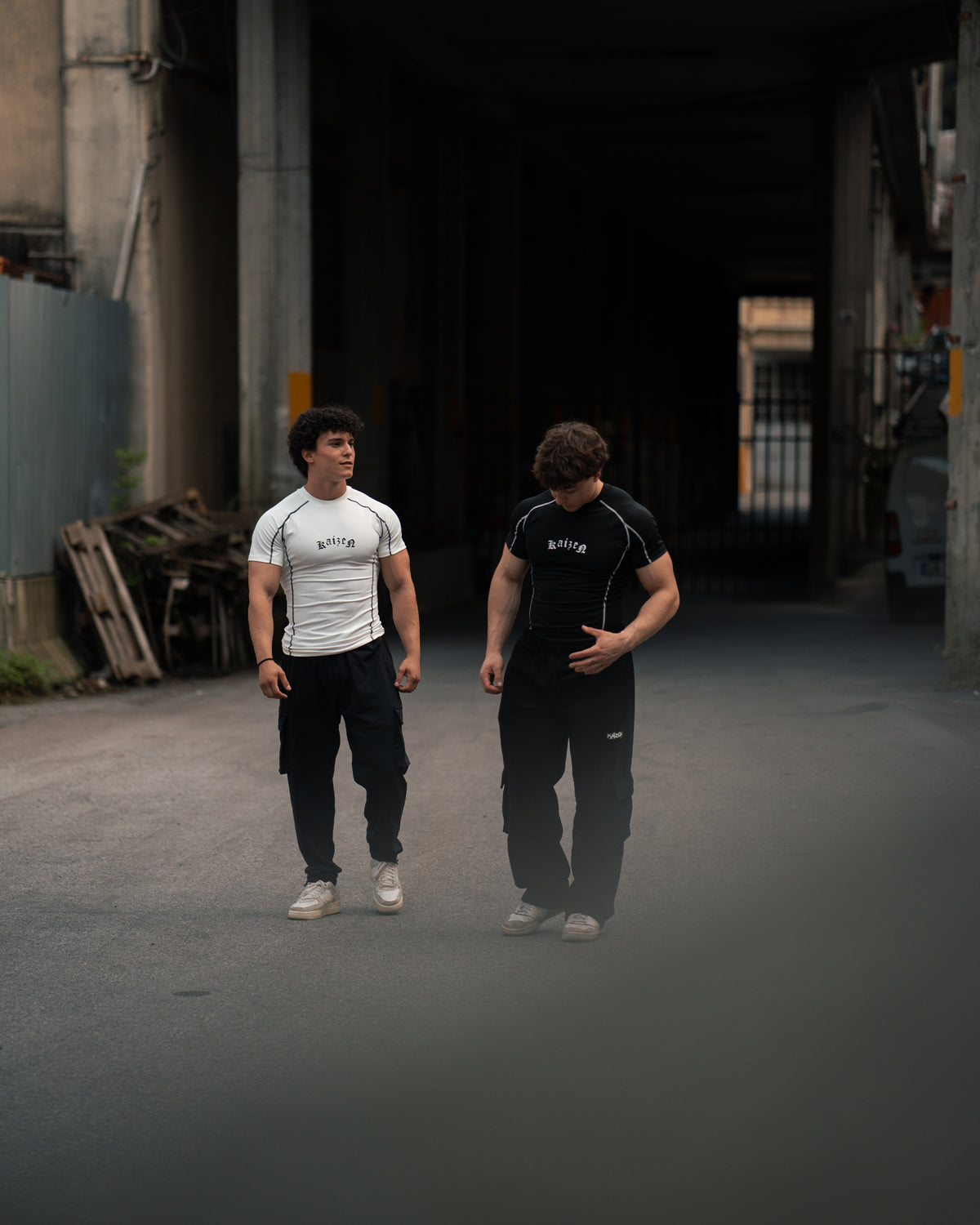 SHORTSLEEVE COMPRESSION T-SHIRT - CONTRAST STITCH / BLACK