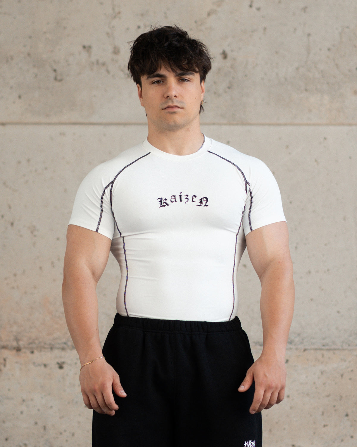 SHORTSLEEVE COMPRESSION T-SHIRT - CONTRAST STITCH / WHITE