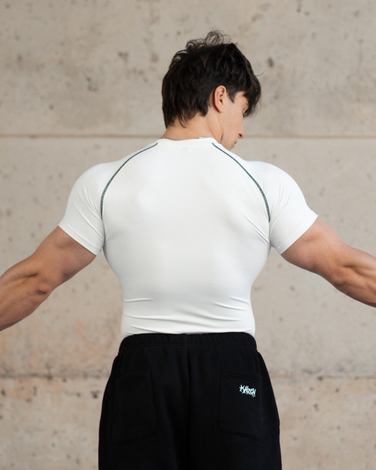SHORTSLEEVE COMPRESSION T-SHIRT - CONTRAST STITCH / WHITE