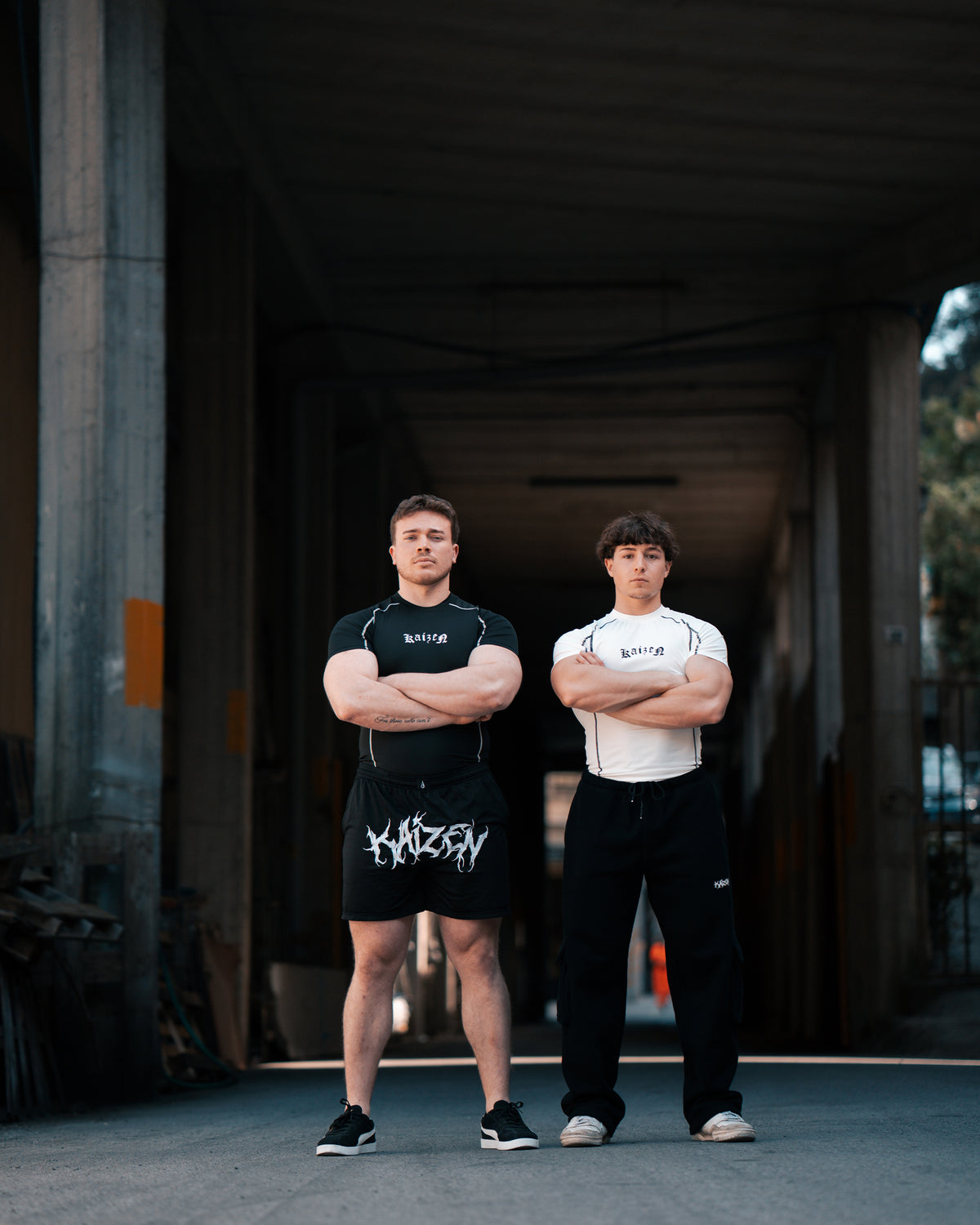 SHORTSLEEVE COMPRESSION T-SHIRT - CONTRAST STITCH / WHITE