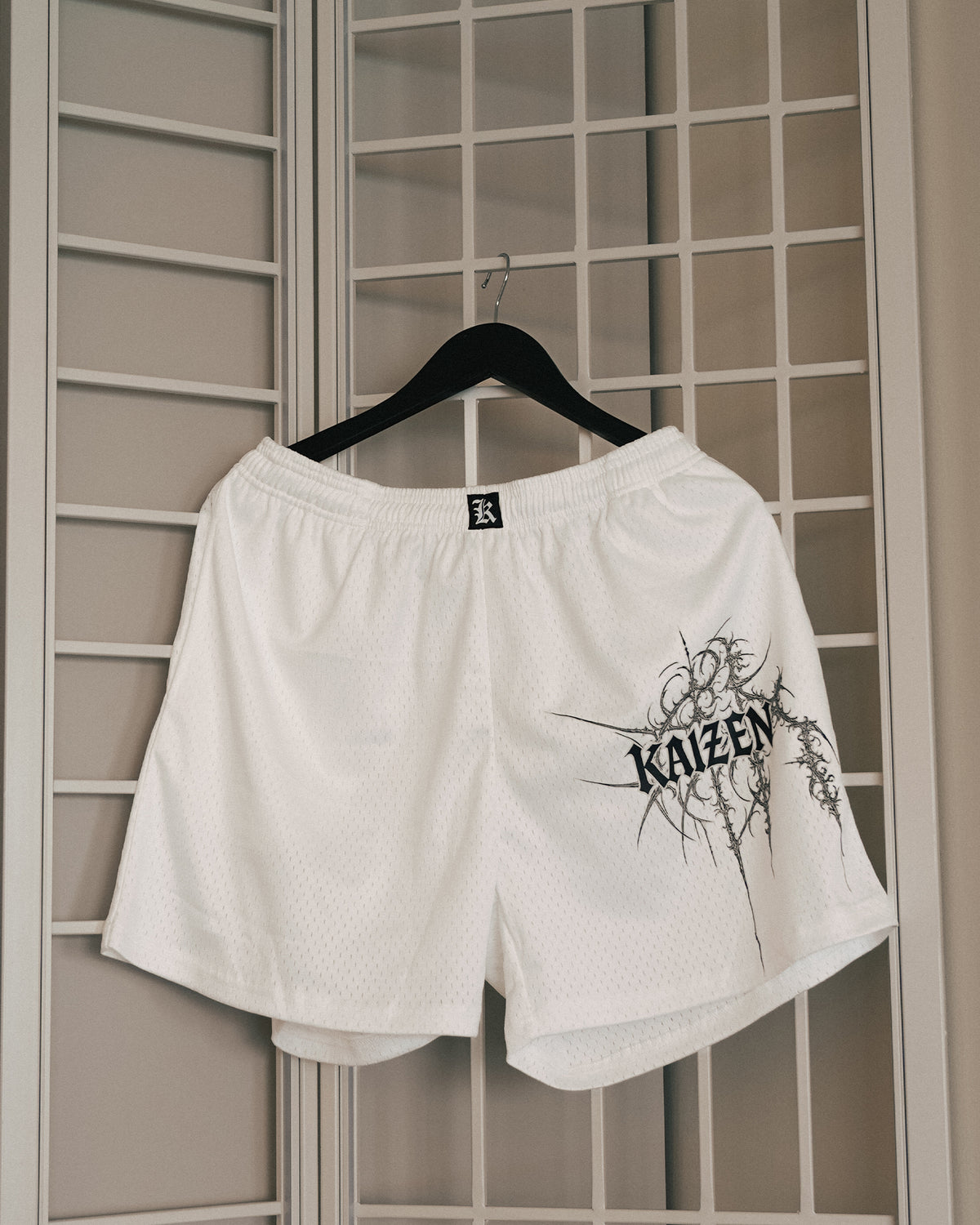 LEG-DAY MESH SHORT - GOTH ART / WHITE
