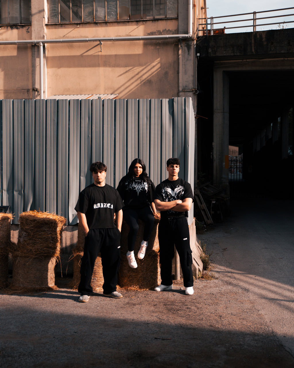 ROUGH CUT CROPPED OVERSIZE T-SHIRT - DEMON / BLACK