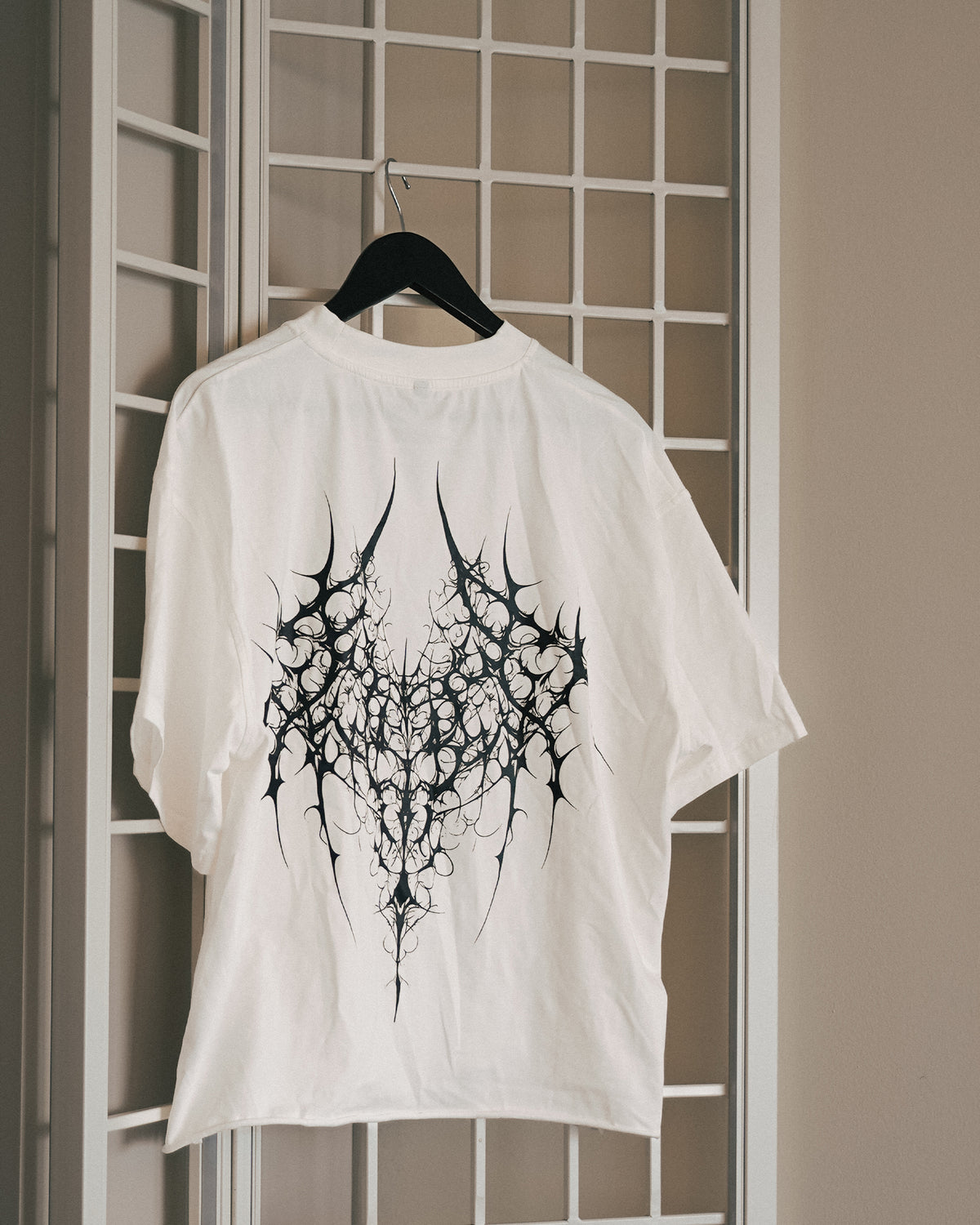 ROUGH CUT CROPPED OVERSIZE T-SHIRT - BLACK DEMON / WHITE
