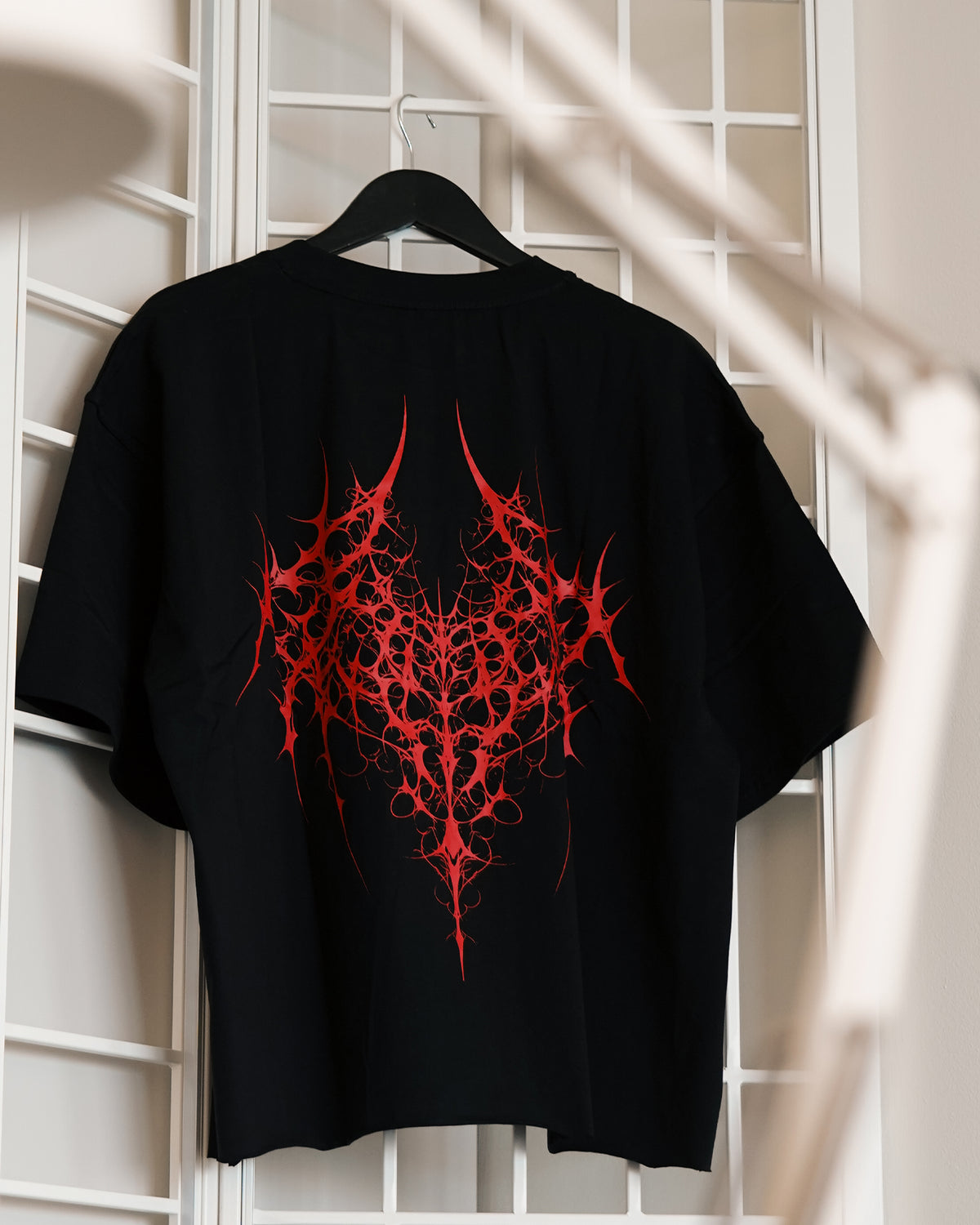 ROUGH CUT CROPPED OVERSIZE T-SHIRT - RED DEMON / BLACK