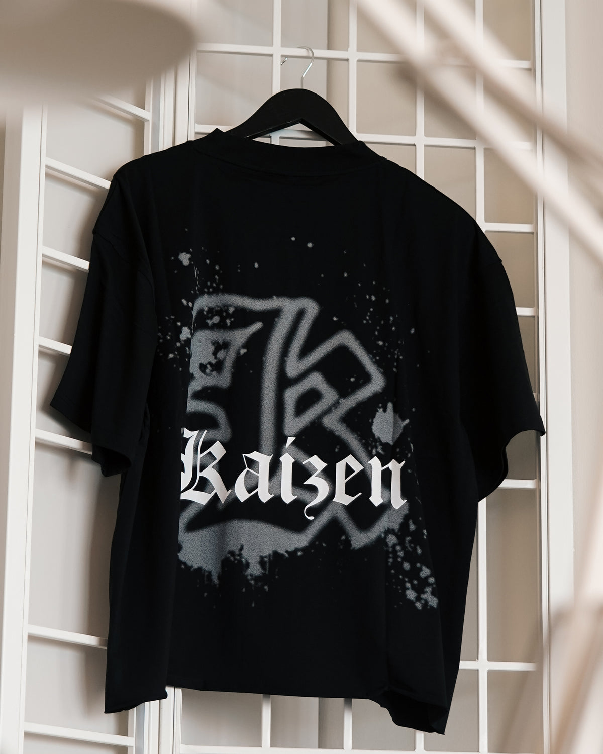 ROUGH CUT CROPPED OVERSIZE T-SHIRT - SPRAY PAINT / BLACK