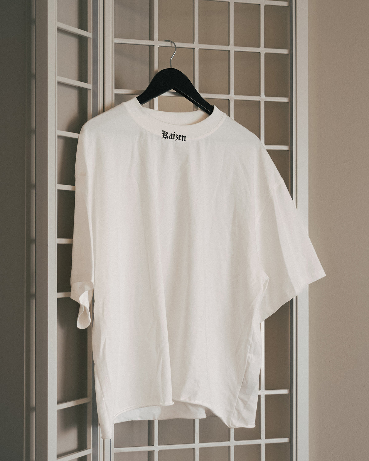 ROUGH CUT CROPPED OVERSIZE T-SHIRT - SPRAY PAINT / WHITE