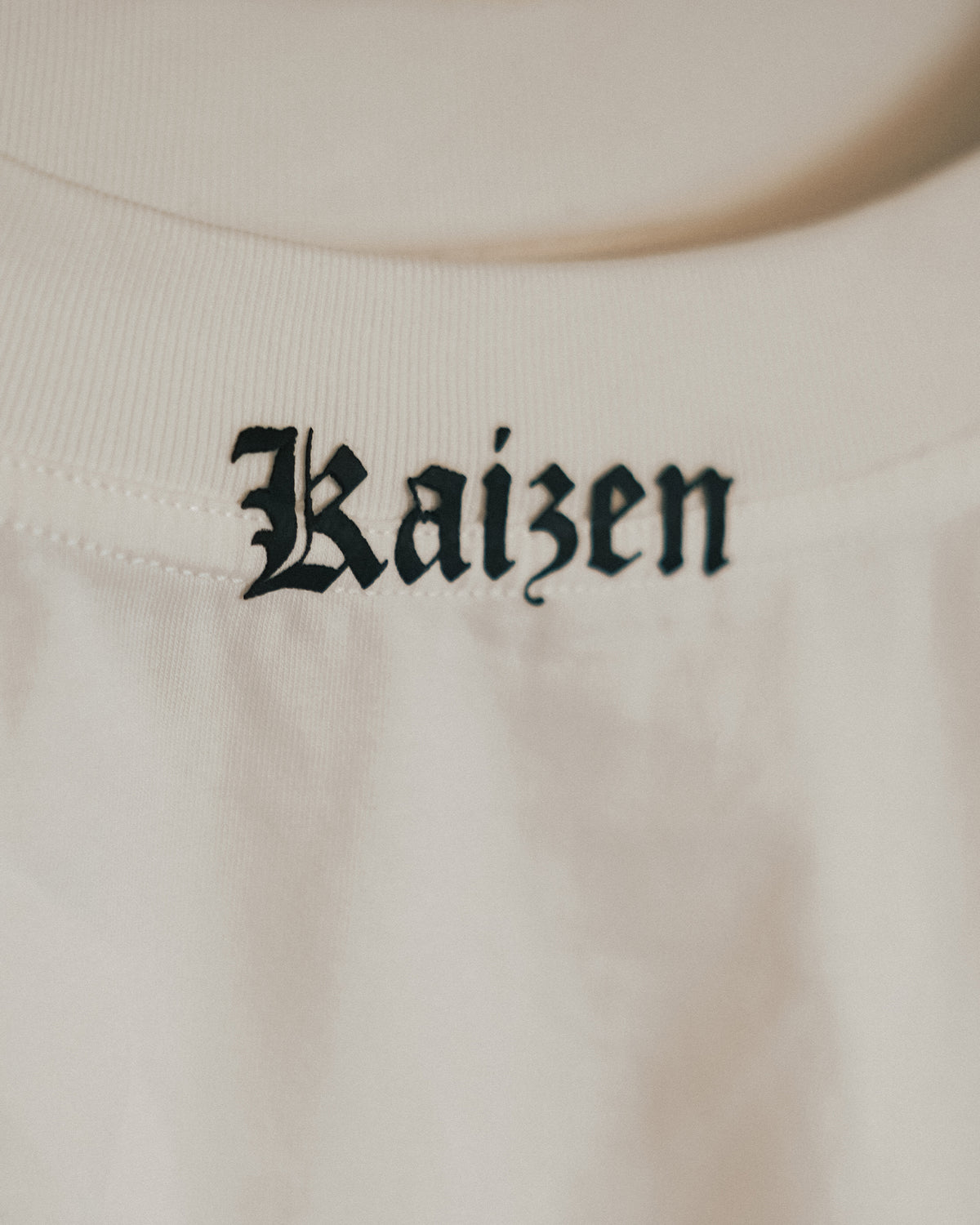 ROUGH CUT CROPPED OVERSIZE T-SHIRT - SPRAY PAINT / WHITE