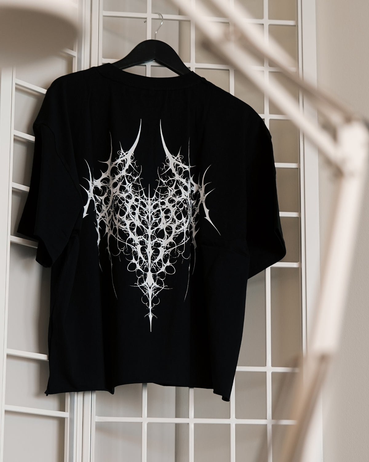 ROUGH CUT CROPPED OVERSIZE T-SHIRT - WHITE DEMON / BLACK