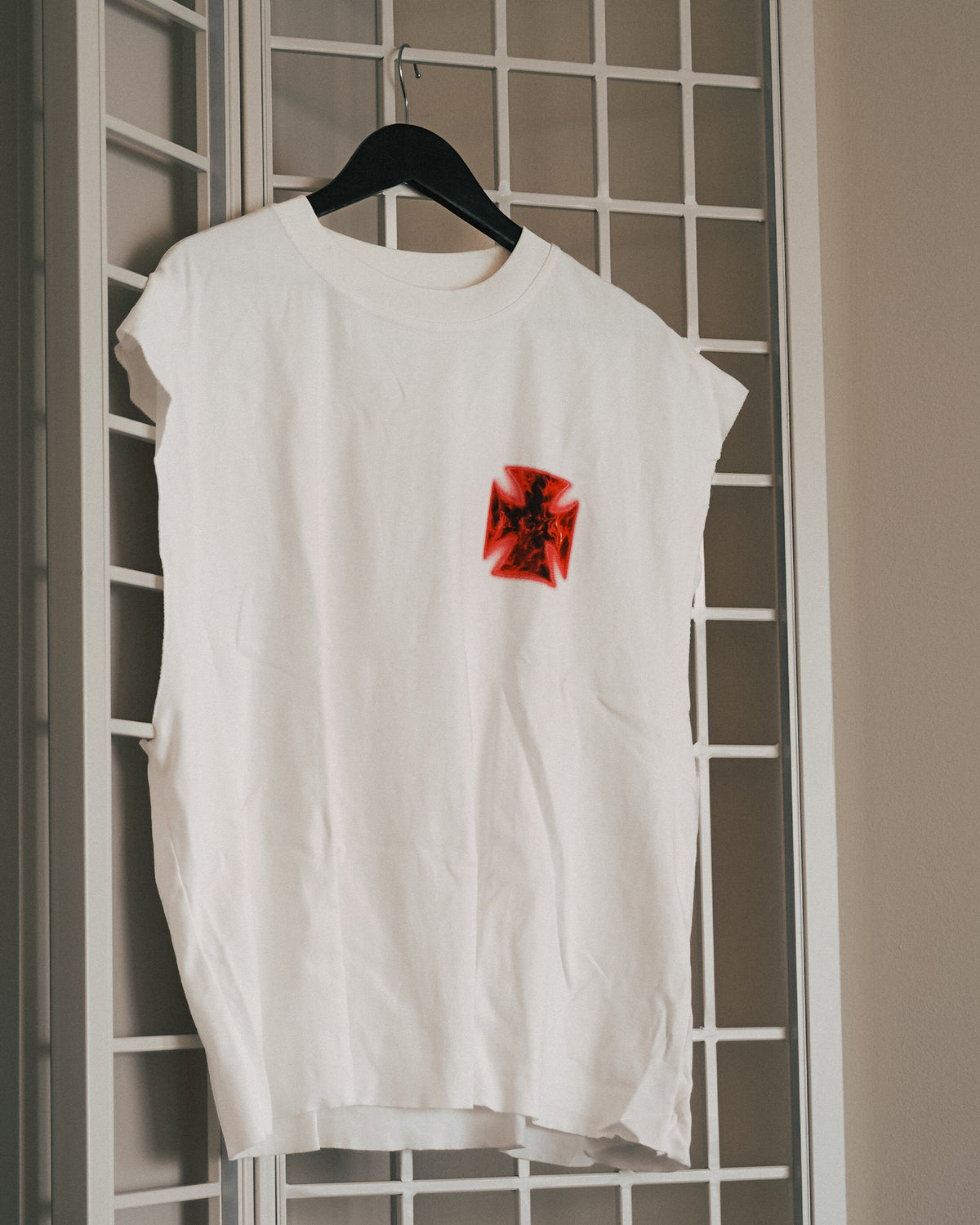 ROUGH CUT CROPPED OVERSIZE TANK - FIRE CROSS / WHITE