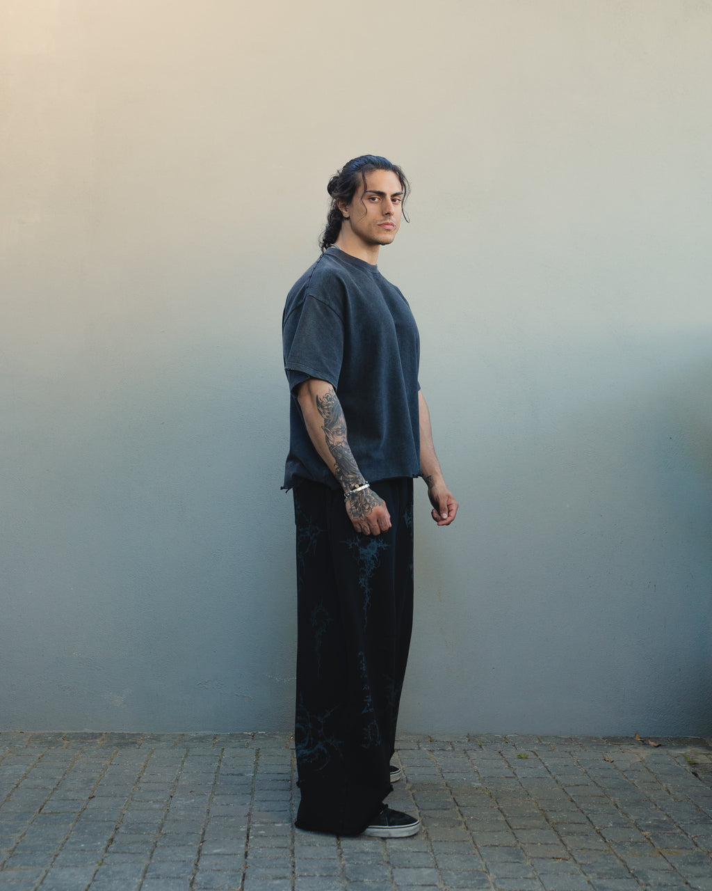K-02 NO-CUFF SYGILLISM JOGGERS - DISTRESSED
