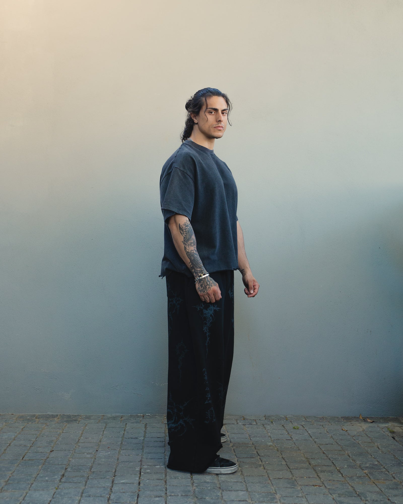 K-02 NO-CUFF SYGILLISM JOGGERS - DISTRESSED