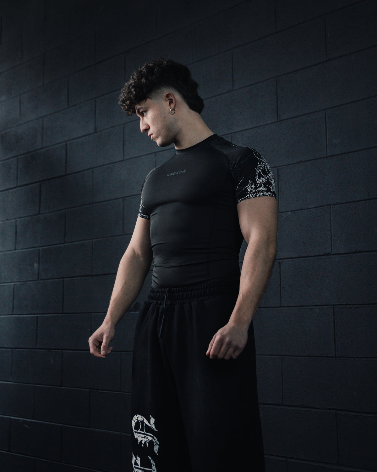K-01 SYGILLISM COMPRESSION SHIRT - BLACK