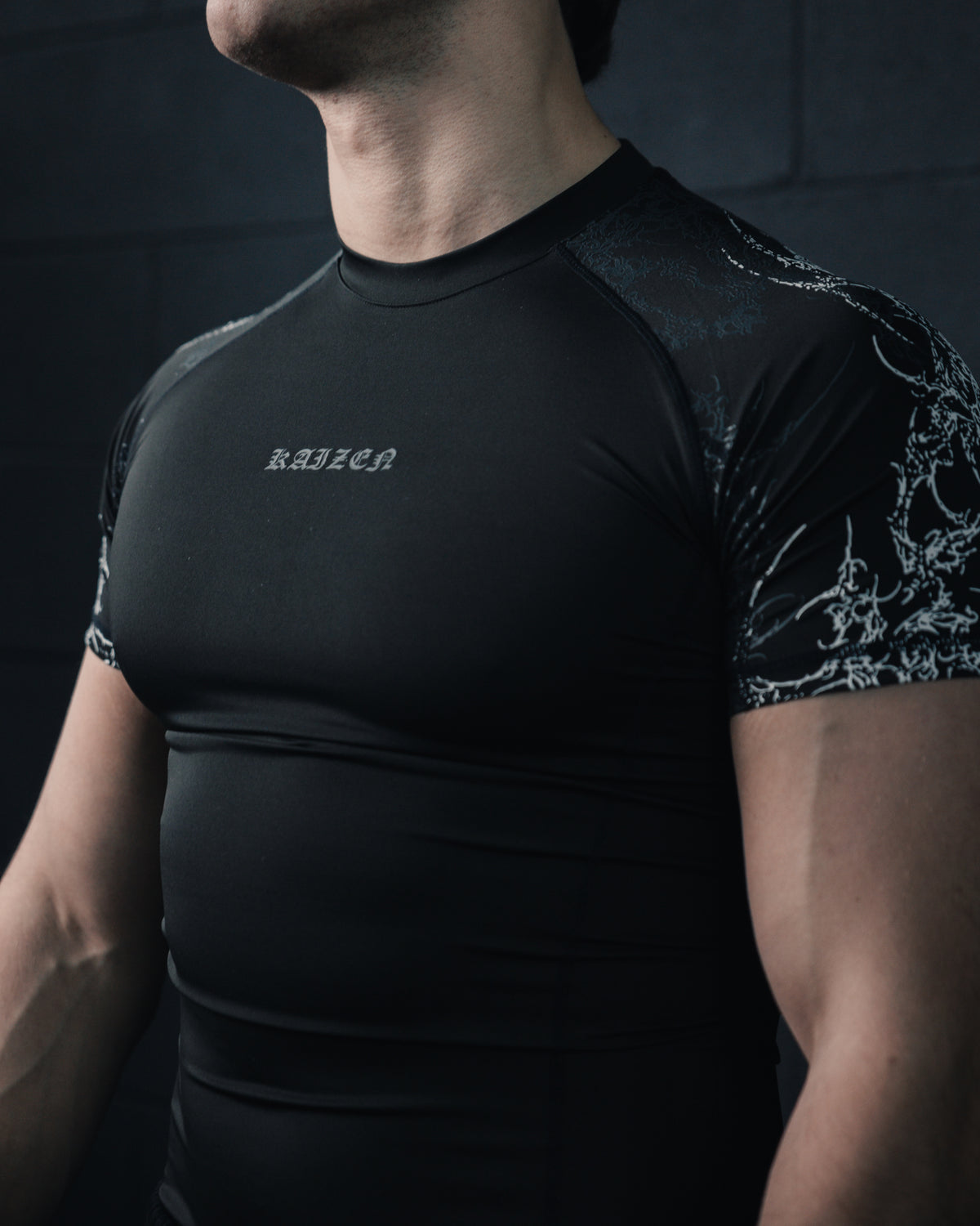 K-01 SYGILLISM COMPRESSION SHIRT - BLACK
